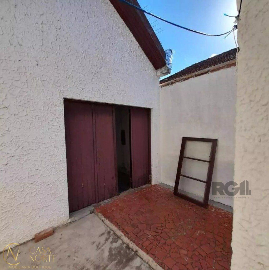 Casa à venda com 3 quartos, 140m², 3 vagas, Avenida Clemenciano Barnasque no bairro Teresópolis em Porto Alegre