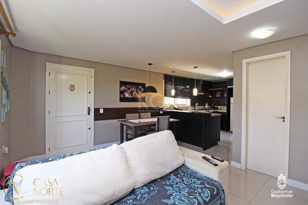 Casa à venda com 3 quartos, 240m², 1 suíte, 2 vagas, Rua Leopoldo Bettiol no bairro Jardim Sabará em Porto Alegre
