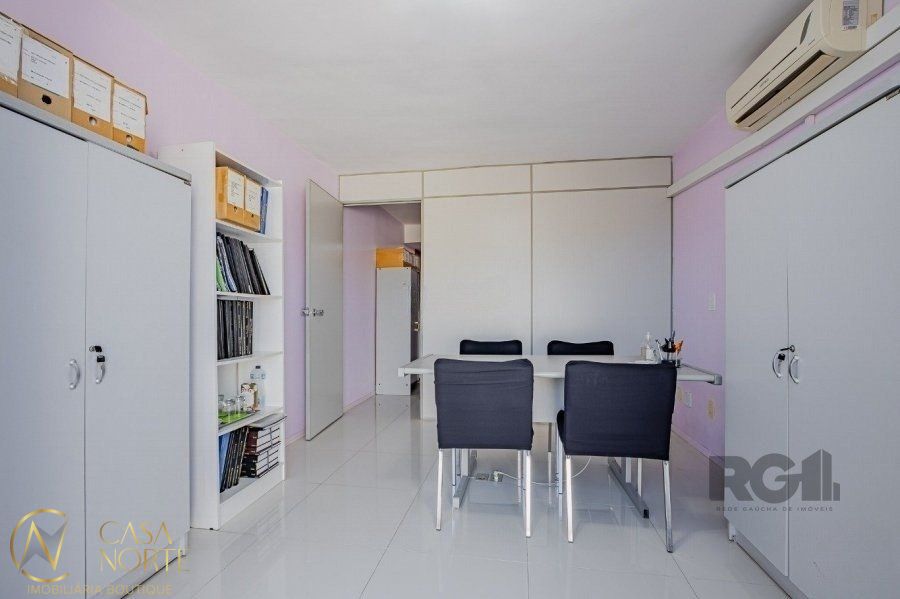 Sala Comercial à venda , 79m², Avenida Taquara no bairro Petrópolis em Porto Alegre