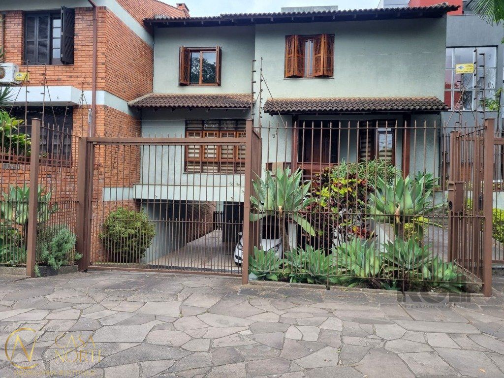Casa à venda com 4 quartos, 225m², 1 suíte, Avenida Arnaldo Bohrer no bairro Teresópolis em Porto Alegre