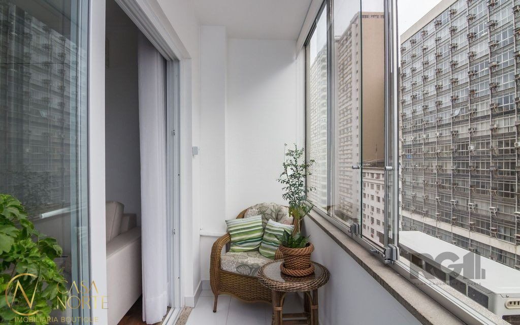 Apartamento à venda com 2 quartos, 83m², Avenida Borges de Medeiros no bairro Centro Histórico em Porto Alegre