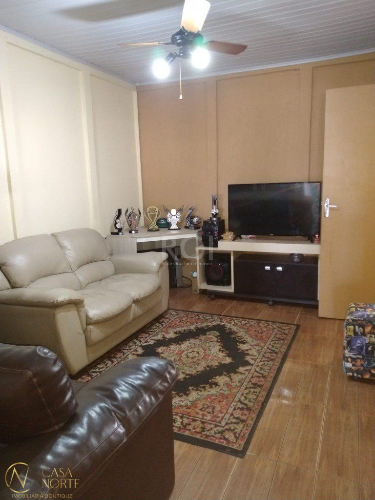 Casa à venda com 5 quartos, 76m², 3 vagas, Rua Caldre e Fiao no bairro Santo Antônio em Porto Alegre