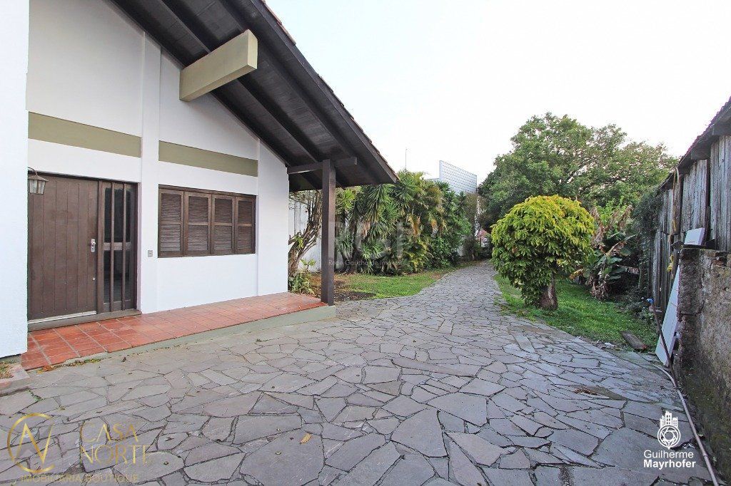 Casa à venda com 4 quartos, 320m², 1 suíte, 3 vagas, Avenida da Cavalhada no bairro Cavalhada em Porto Alegre