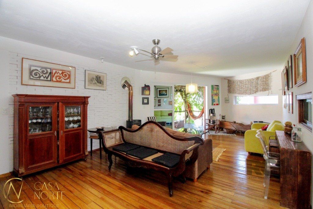 Casa à venda com 3 quartos, 193m², 1 vaga, Rua Fernando Osório no bairro Teresópolis em Porto Alegre