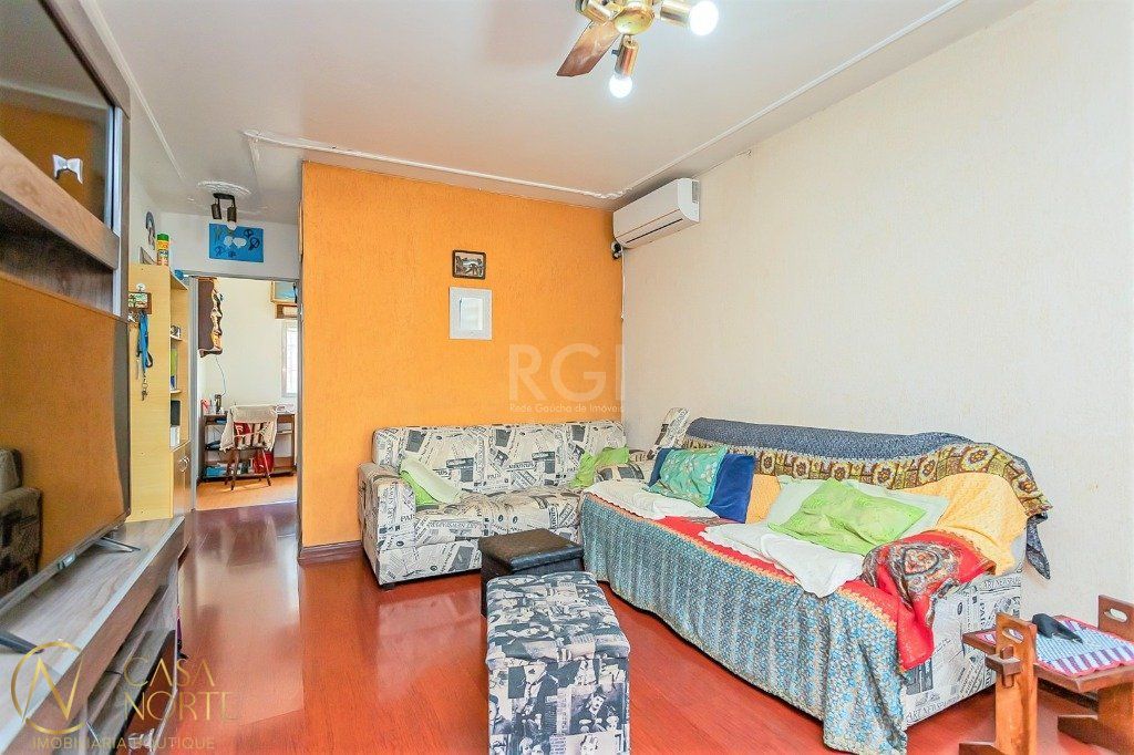 Casa à venda com 3 quartos, 165m², 2 vagas, Rua Tobias Barreto no bairro Partenon em Porto Alegre