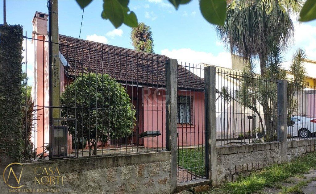 Casa à venda com 2 quartos, 165m², 3 vagas, Avenida Engenheiro Ludolfo Boehl no bairro Teresópolis em Porto Alegre