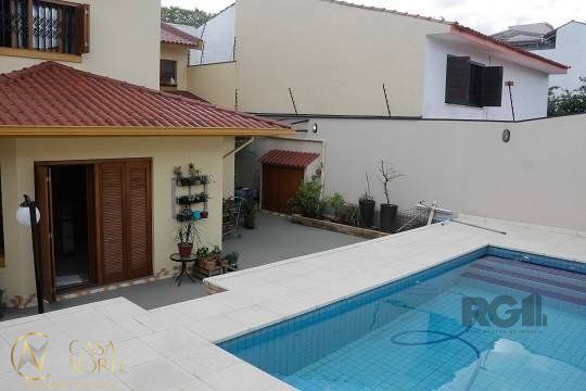 Casa à venda com 3 quartos, 287m², 1 suíte, 4 vagas, Rua Padre Todesco no bairro Partenon em Porto Alegre