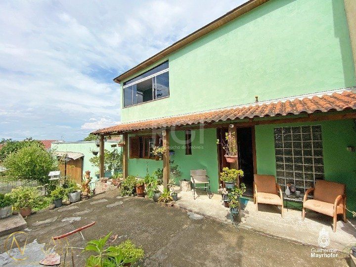 Casa à venda com 2 quartos, 220m², 2 suítes, 3 vagas, Avenida Cinco de Novembro no bairro Teresópolis em Porto Alegre