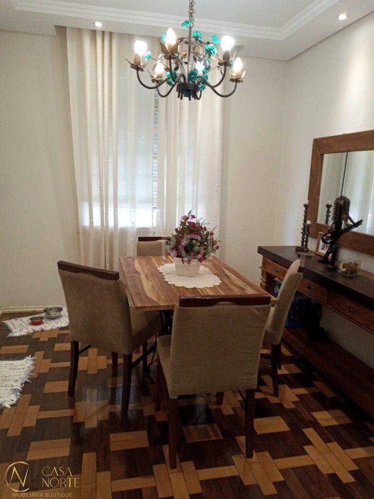 Casa à venda com 3 quartos, 384m², 1 suíte, 3 vagas, Avenida Clemenciano Barnasque no bairro Teresópolis em Porto Alegre