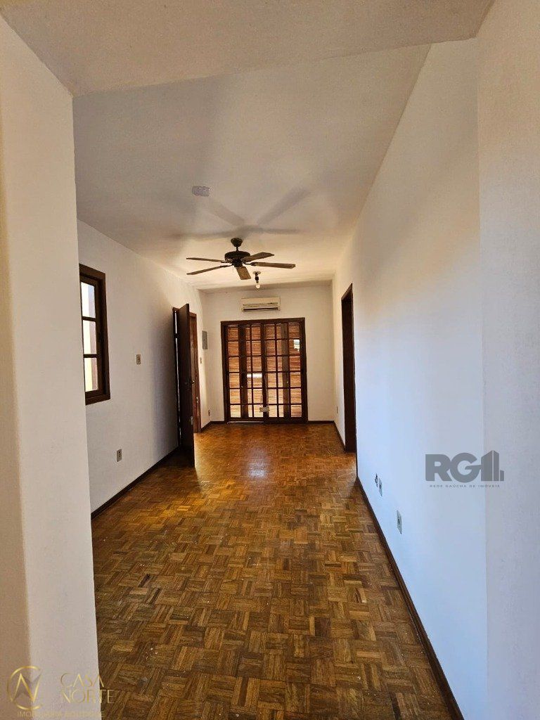 Casa à venda com 5 quartos, 248m², 2 vagas, Rua Octavio de Souza no bairro Teresópolis em Porto Alegre