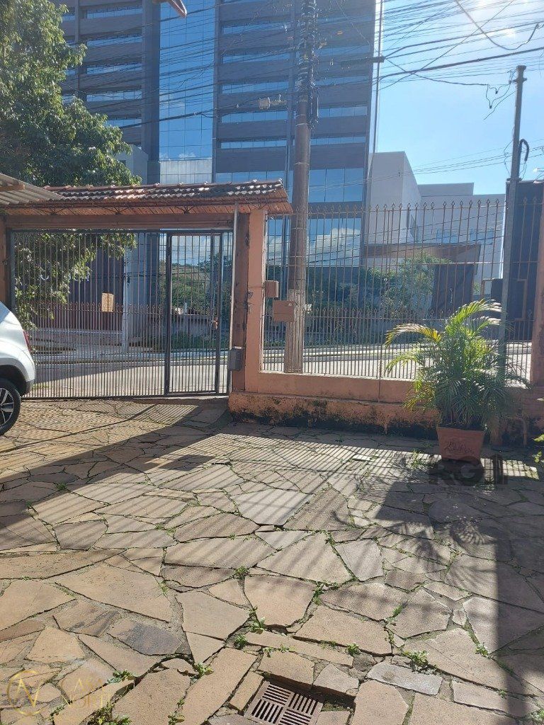 Terreno à venda  com 638m², Rua Coronel Aparício Borges no bairro Glória em Porto Alegre