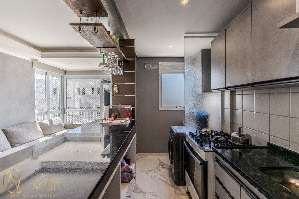 Apartamento à venda com 2 quartos, 61m², 1 suíte, 1 vaga, Rua Visconde de Inhauma no bairro Azenha em Porto Alegre
