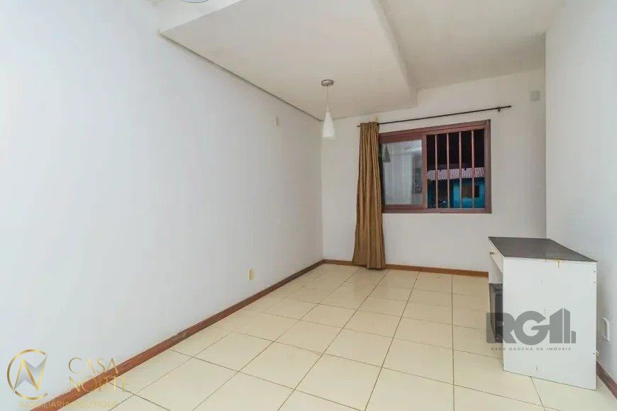 Casa à venda com 3 quartos, 110m², 2 suítes, 1 vaga, Rua Therezinha Rocha da Silva no bairro Aberta dos Morros em Porto Alegre