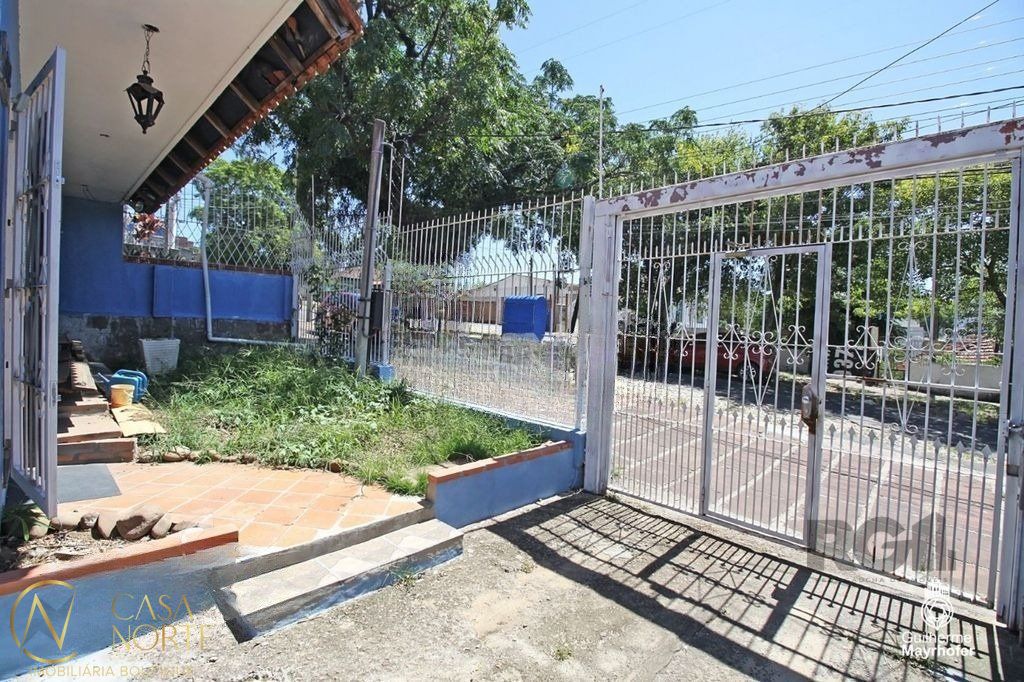 Casa à venda com 3 quartos, 254m², 1 suíte, 3 vagas, Rua Guilherme Alves no bairro Partenon em Porto Alegre