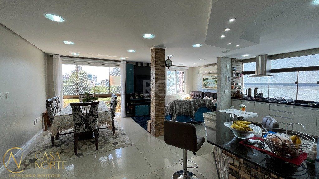 Cobertura à venda com 3 quartos, 211m², 1 suíte, 2 vagas, Rua Alianca no bairro Jardim Lindóia em Porto Alegre