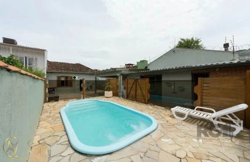 Casa à venda com 3 quartos, 196m², 1 suíte, 4 vagas, Rua Coronel Leonardo Ribeiro no bairro Glória em Porto Alegre