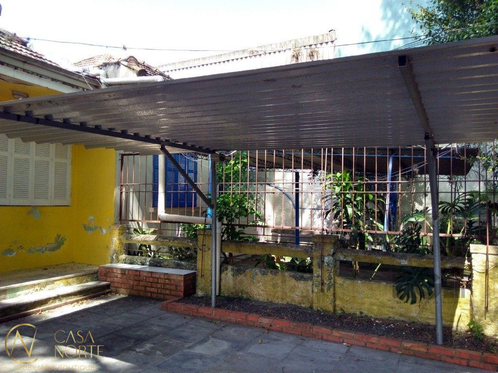Casa à venda com 3 quartos, 120m², 1 suíte, 2 vagas, Travessa Ouvidor no bairro Santo Antônio em Porto Alegre