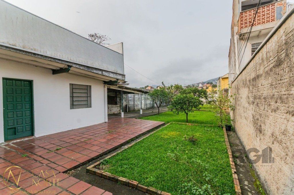 Casa à venda com 2 quartos, 102m², 1 suíte, 3 vagas, Avenida Valado no bairro Vila João Pessoa em Porto Alegre