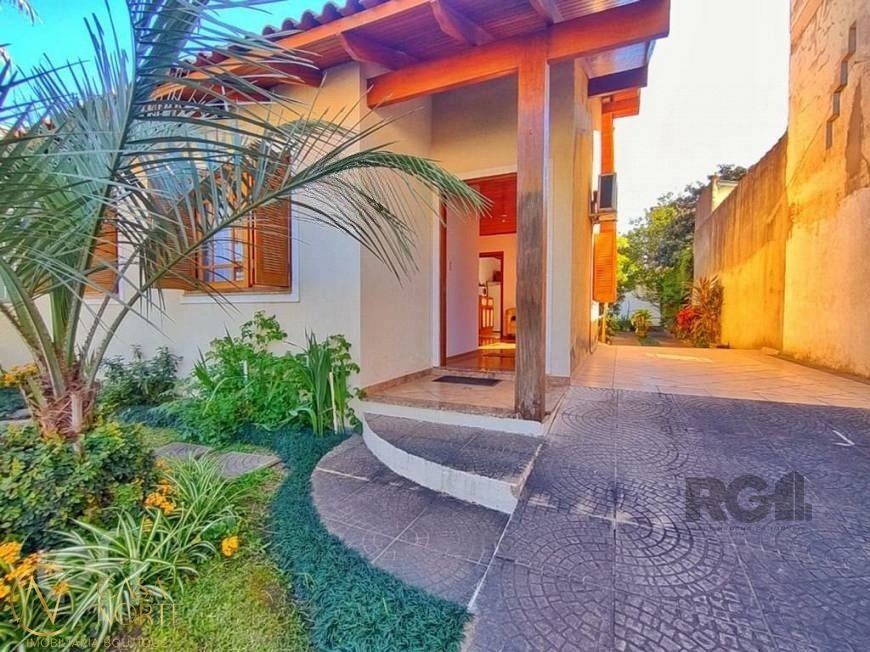 Casa à venda com 3 quartos, 99m², 1 suíte, 3 vagas, Rua Candido Portinari no bairro São Sebastião em Porto Alegre