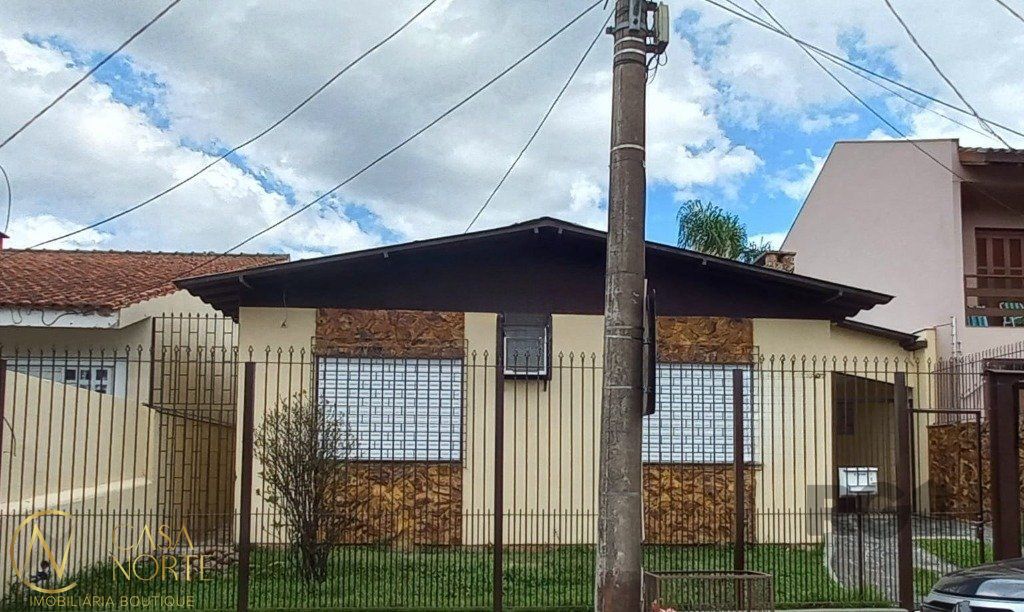 Casa à venda com 3 quartos, 162m², 1 suíte, 4 vagas, Rua Dom Jaime de Barros Câmara no bairro Sarandi em Porto Alegre