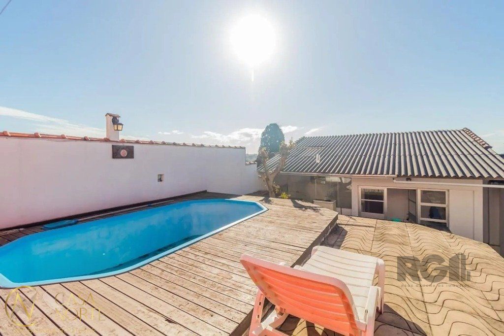 Casa à venda com 3 quartos, 180m², 1 suíte, 2 vagas, Rua Santiago Dantas no bairro Cascata em Porto Alegre
