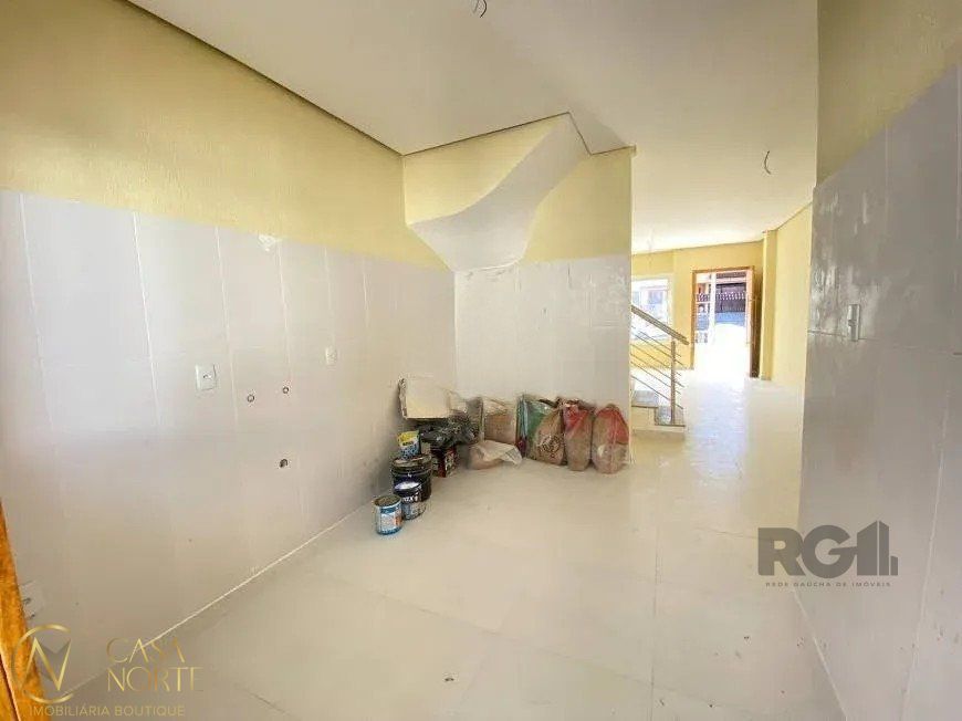 Casa à venda com 3 quartos, 126m², 2 suítes, 2 vagas, Rua Itacyr Rossi no bairro Guarujá em Porto Alegre