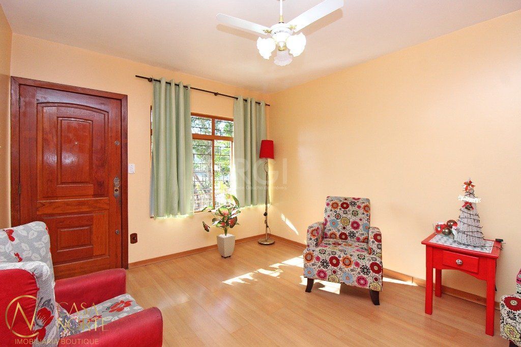 Casa à venda com 4 quartos, 280m², 1 suíte, 4 vagas, Rua Panama no bairro Bom Jesus em Porto Alegre