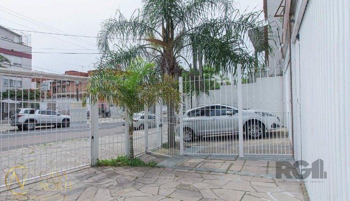Casa à venda com 3 quartos, 157m², 1 suíte, 4 vagas, Rua Doutor Ernesto Ludwig no bairro Chácara das Pedras em Porto Alegre