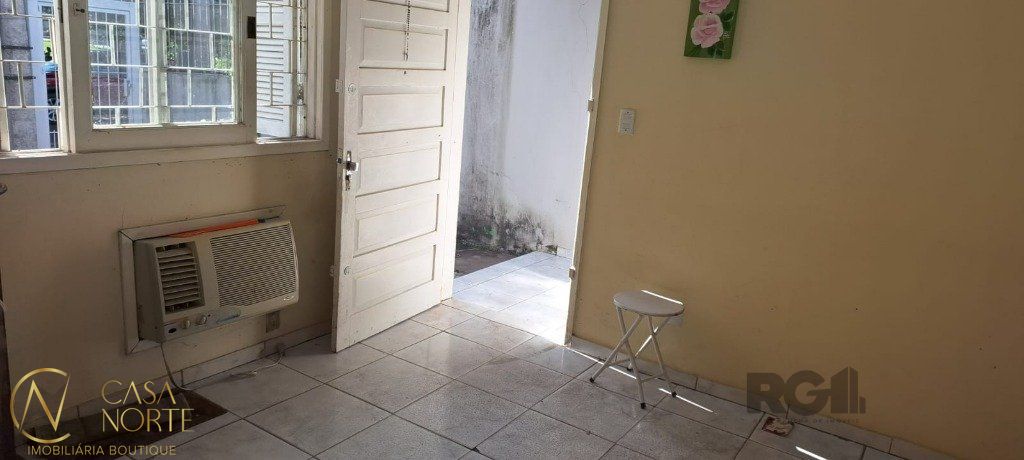 Casa à venda com 4 quartos, 117m², 2 vagas, Rua José Viero no bairro Rubem Berta em Porto Alegre