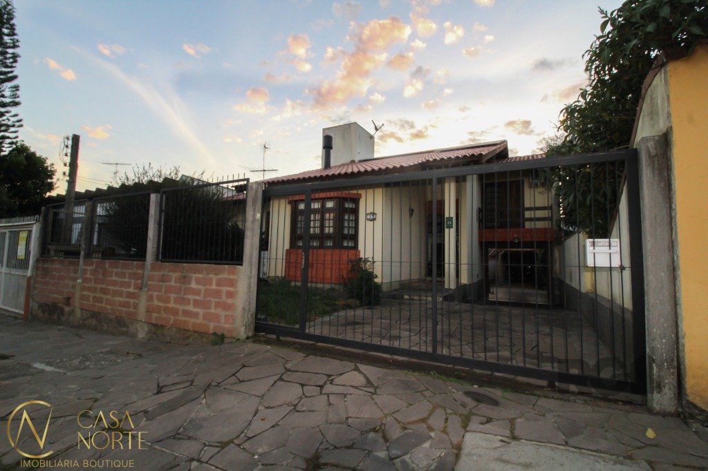 Casa à venda com 3 quartos, 185m², 1 suíte, 5 vagas, Rua Honorato Toniolo no bairro Aberta dos Morros em Porto Alegre
