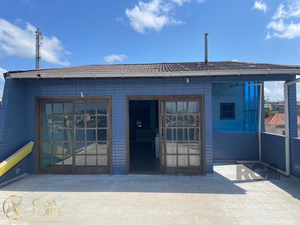 Casa à venda com 4 quartos, 420m², 1 suíte, 3 vagas, Rua Sílvio Romero no bairro Partenon em Porto Alegre