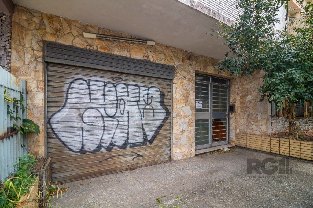 Casa à venda com 5 quartos, 116m², 2 vagas, Avenida Venâncio Aires no bairro Farroupilha em Porto Alegre