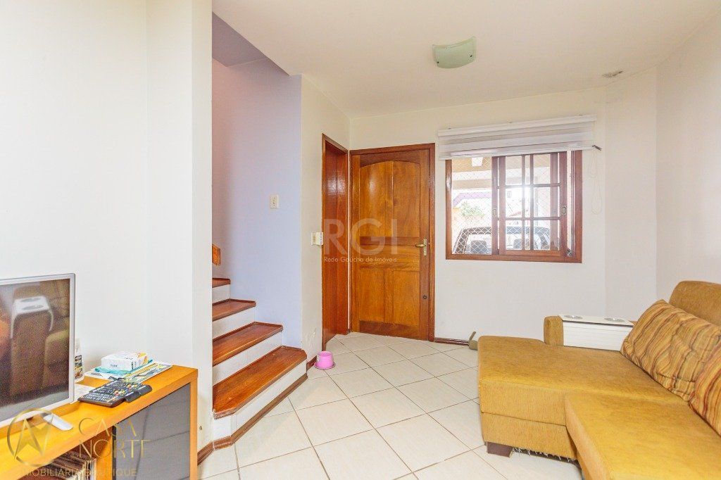 Casa de Condomínio à venda com 3 quartos, 160m², 1 suíte, 2 vagas, Rua Irmao Augusto Duflot no bairro Serraria em Porto Alegre