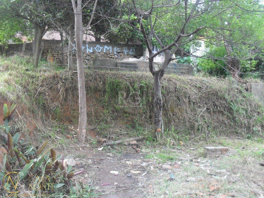Terreno à venda  com 297m², Rua Octavio de Souza no bairro Teresópolis em Porto Alegre