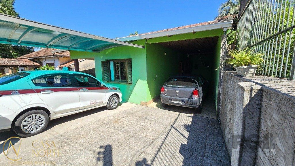 Casa à venda com 3 quartos, 161m², 4 vagas, Estrada Francisca de Oliveira Vieira no bairro Belém Novo em Porto Alegre
