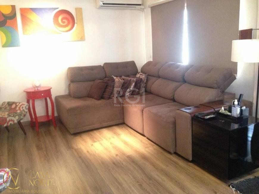 Casa à venda com 3 quartos, 130m², 2 suítes, 6 vagas, Rua Menezes Paredes no bairro Nonoai em Porto Alegre