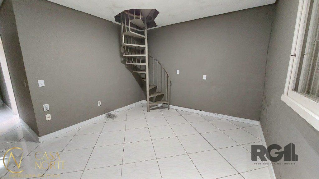 Casa à venda com 3 quartos, 200m², 1 suíte, 3 vagas, Rua Damasco no bairro Azenha em Porto Alegre