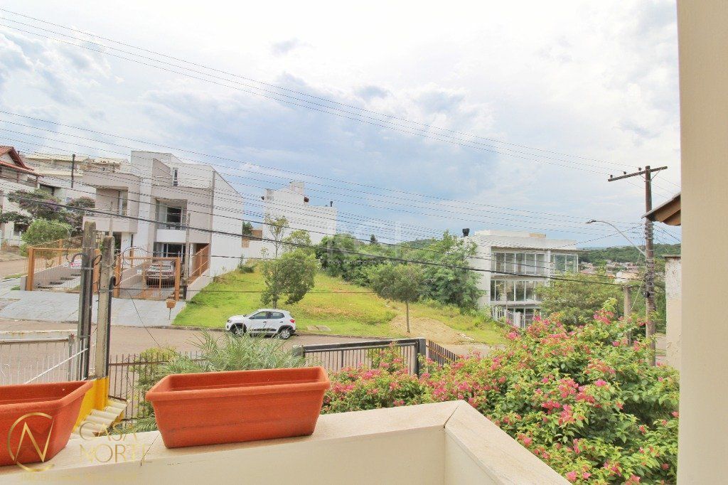 Sobrado à venda com 3 quartos, 134m², 1 suíte, 2 vagas, Avenida Altos do Santa Rita no bairro Aberta dos Morros em Porto Alegre