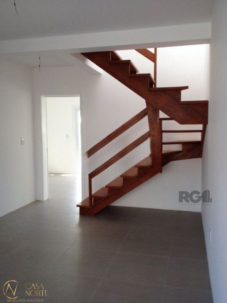 Casa à venda com 2 quartos, 115m², 1 suíte, 2 vagas, Rua Professora Doutora Hebe Tourinho no bairro Aberta dos Morros em Porto Alegre