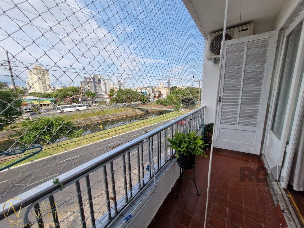 Apartamento à venda com 3 quartos, 139m², 1 suíte, Avenida Ipiranga no bairro Partenon em Porto Alegre