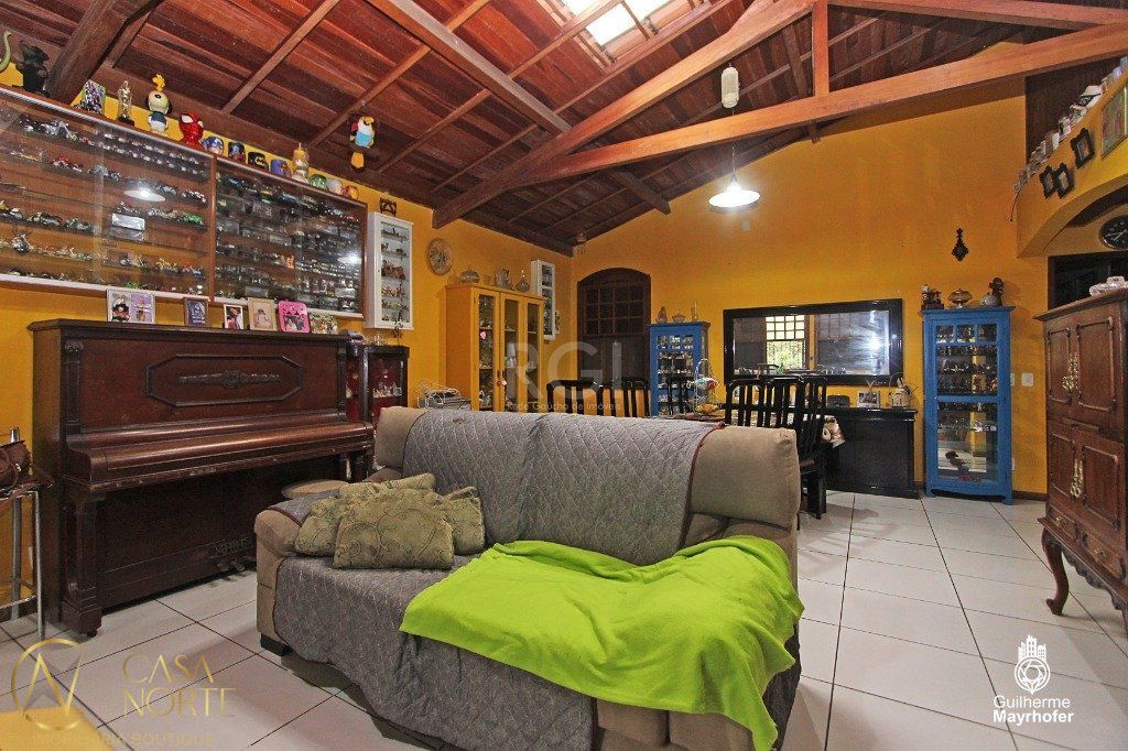 Casa à venda com 3 quartos, 381m², 1 suíte, 4 vagas, Rua Doutor Pereira Neto no bairro Tristeza em Porto Alegre