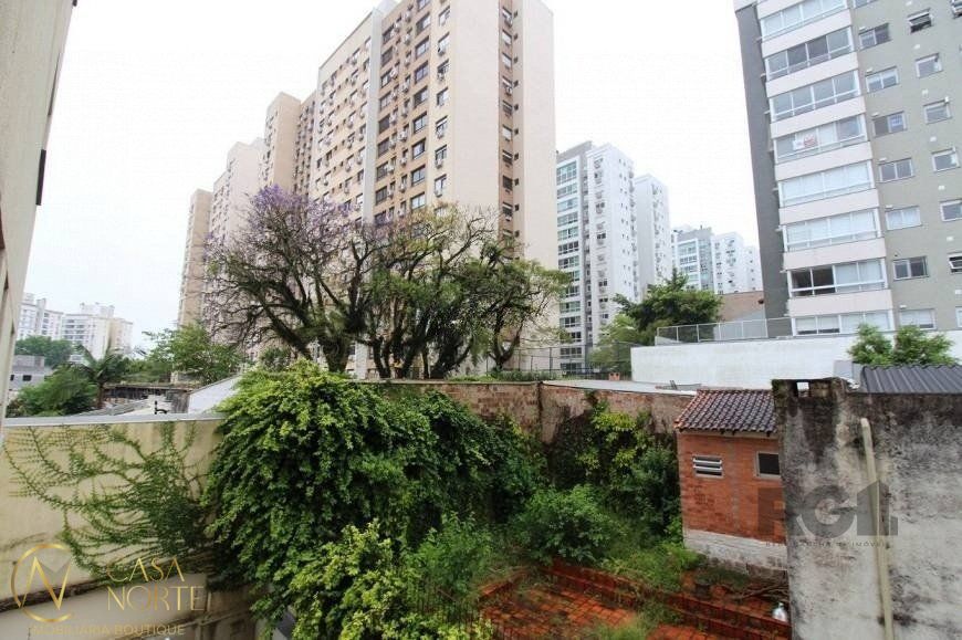 Apartamento à venda com 2 quartos, 60m², 1 suíte, 1 vaga, Rua Luiz Cosme no bairro Passo da Areia em Porto Alegre