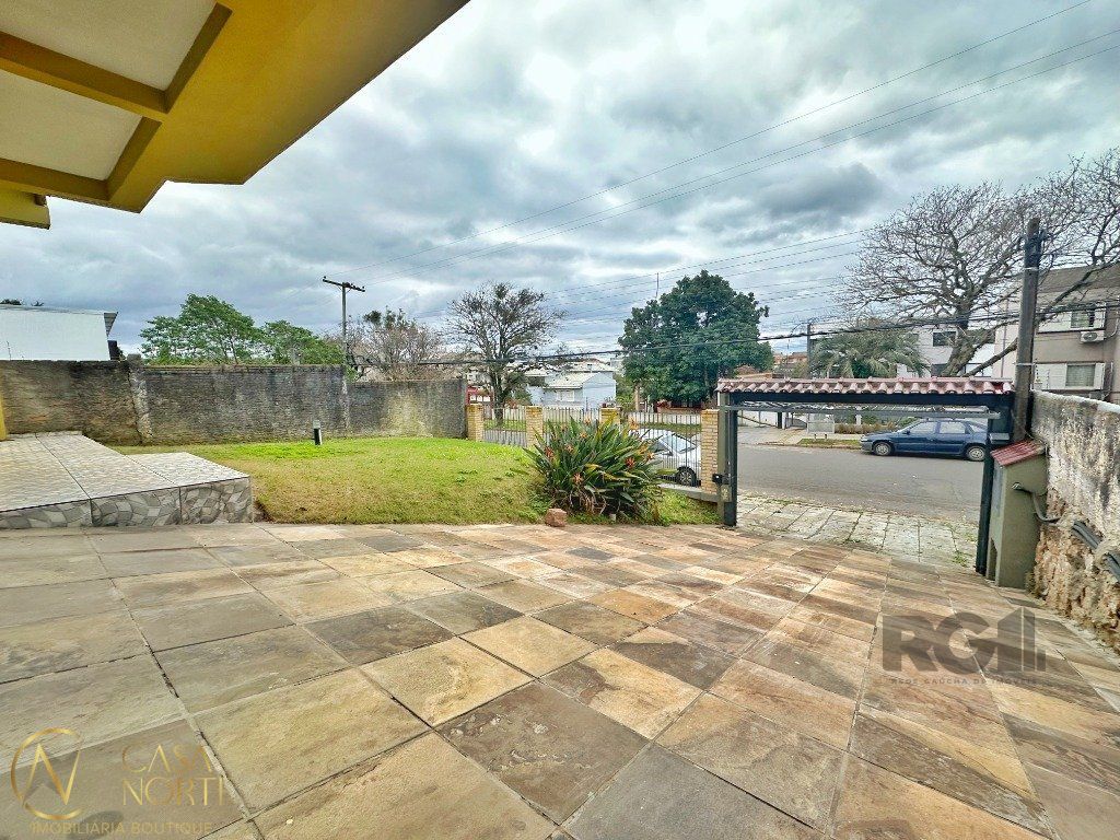 Casa à venda com 3 quartos, 255m², 1 suíte, 4 vagas, Rua Costa Lima no bairro Nonoai em Porto Alegre