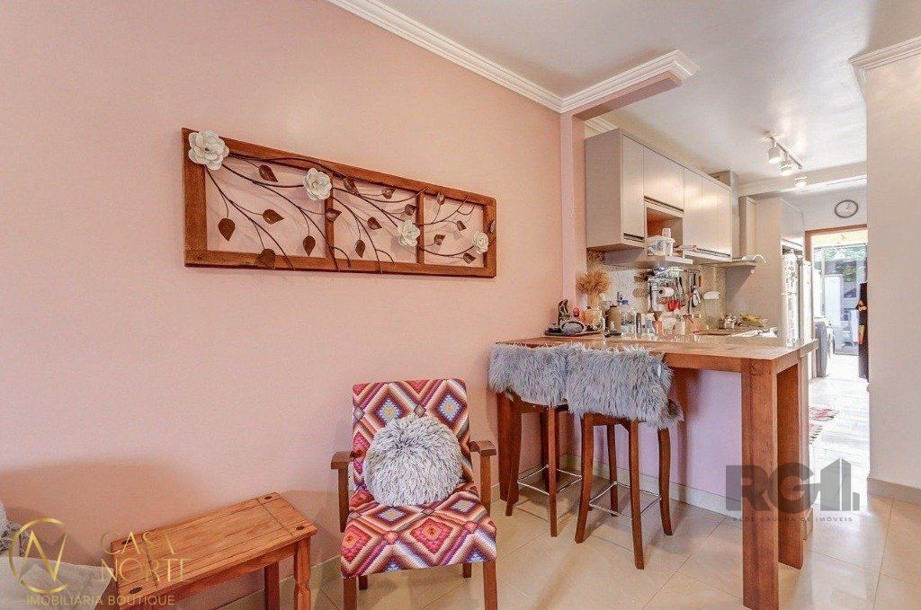 Casa à venda com 2 quartos, 77m², 1 vaga, Rua Doutor Hermes Pacheco no bairro Aberta dos Morros em Porto Alegre