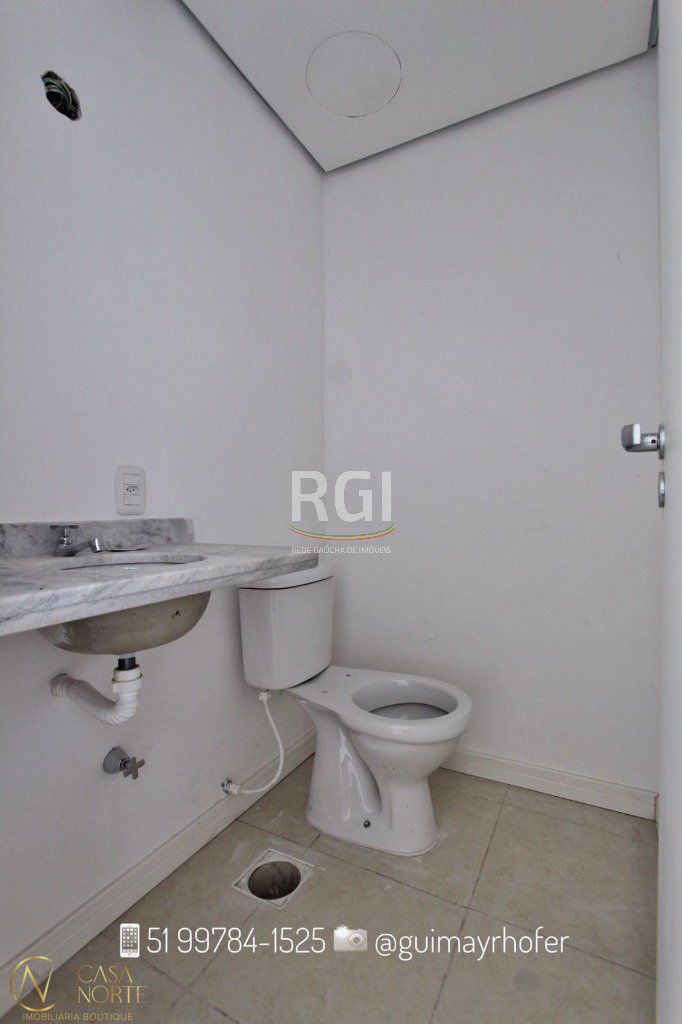 Sala Comercial à venda , 33m², 1 vaga, Rua Visconde do Herval no bairro Menino Deus em Porto Alegre