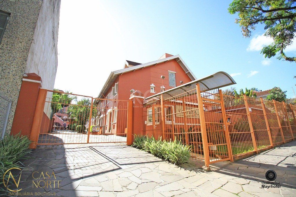 Casa de Condomínio à venda com 3 quartos, 158m², 1 suíte, 2 vagas, Avenida Arnaldo Bohrer no bairro Teresópolis em Porto Alegre