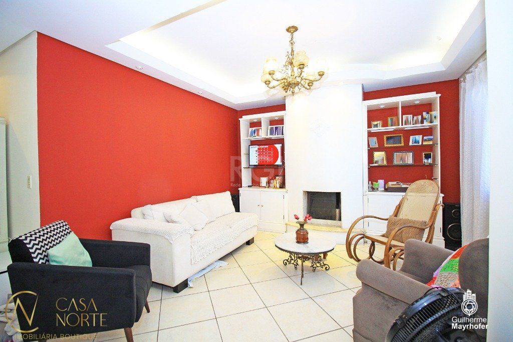 Casa à venda com 3 quartos, 130m², 1 suíte, 4 vagas, Rua Baden Powell no bairro Sarandi em Porto Alegre