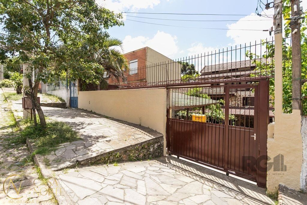 Casa à venda com 5 quartos, 415m², 1 suíte, 4 vagas, Rua Ursa Maior no bairro Cristal em Porto Alegre