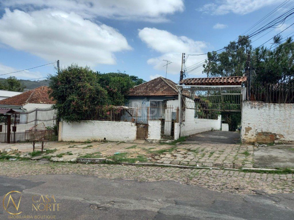 Terreno à venda  com 1985m², Rua Professor Carvalho Freitas no bairro Teresópolis em Porto Alegre