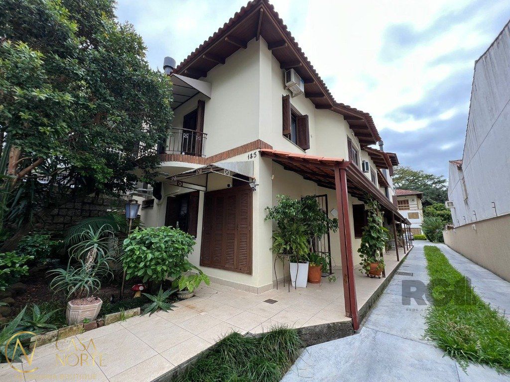 Casa de Condomínio à venda com 2 quartos, 110m², 1 vaga, Rua Coronel João Pinto no bairro Teresópolis em Porto Alegre